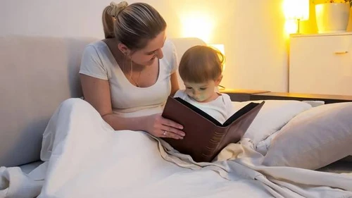 Príbehy na dobrú noc pre deti: prečo je to užitočné a ktoré sa oplatí čítať
